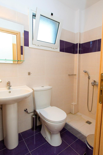 Bathroom, Evita's Studios, Central Greece