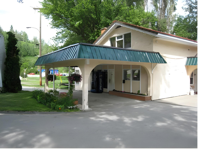 Others 3, Ray Lyn Motel, Kootenay Boundary