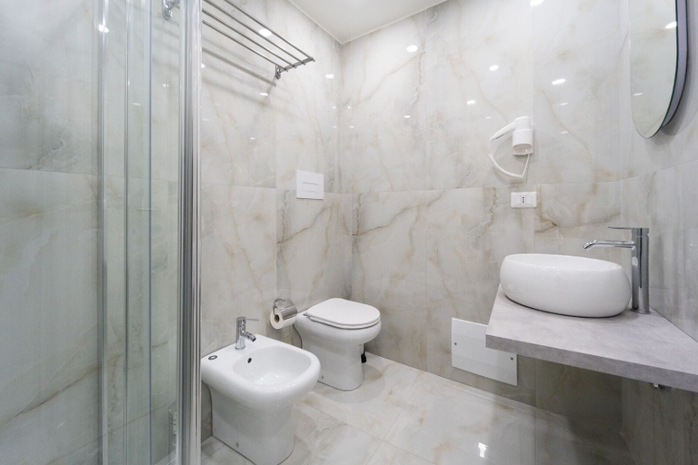 Bathroom 5, quartieri22, Napoli