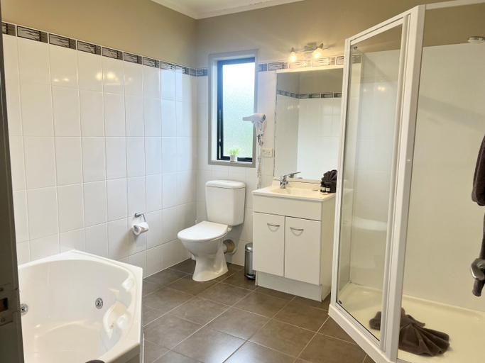 Bathroom 4, Ashbrook Motel, Taupo