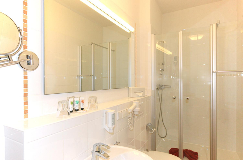 Bathroom 4, Hotel Rathausglockel, Baden-Baden