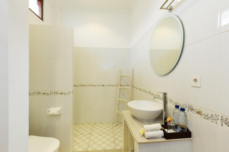 Bathroom 11