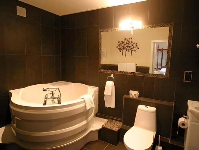 Bathroom 5, Hetland Hall Hotel, Dumfries and Galloway