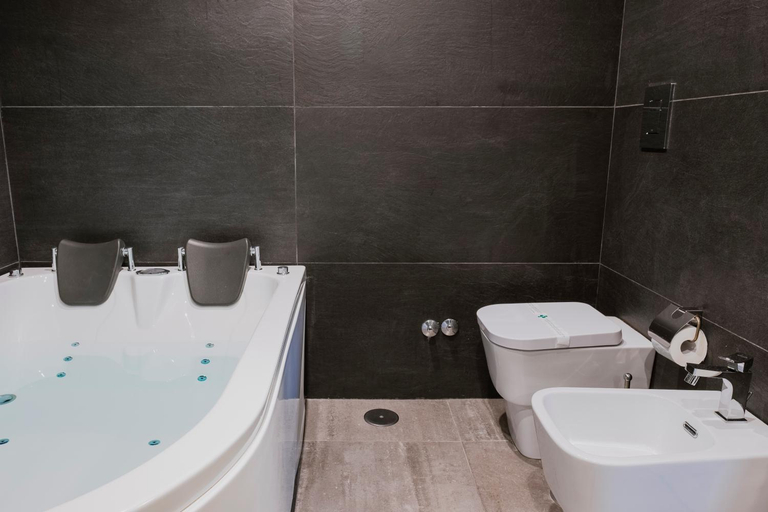 Bathroom 4, Comfort Zone Naples, Napoli