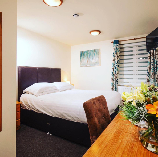 Bedroom 2, The Cock Inn Hotel, Essex