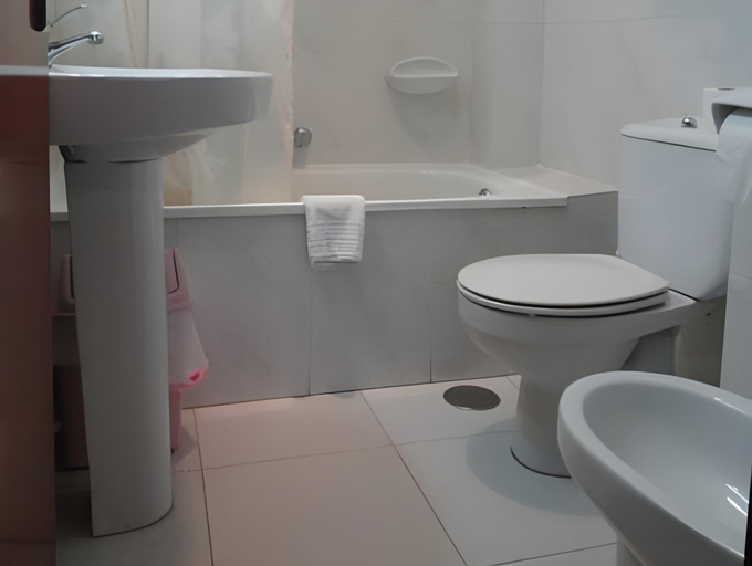 Bathroom 3, Hotel Garcas, A Coruña