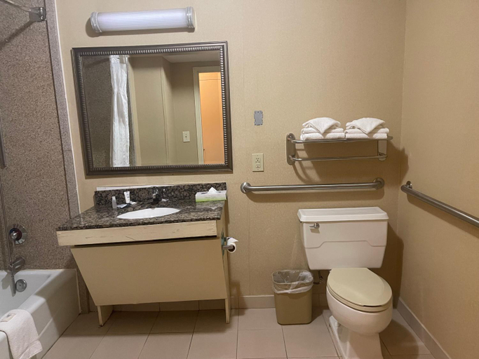 Bathroom 4, Budgetel Inn & Suites Atlanta, DeKalb