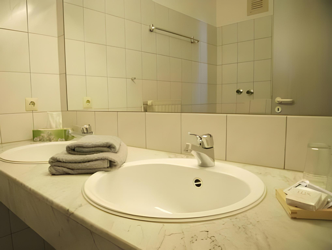Bedroom 3, Hotel Gruner Baum, Hamm