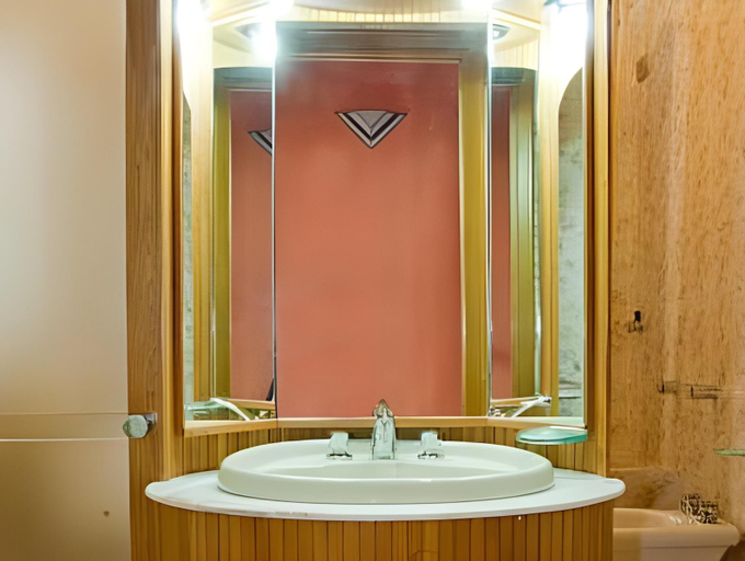 Bathroom 3, Nonna Nina, Syracuse
