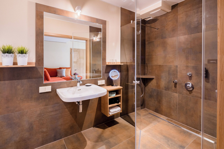 Bathroom 3, Parkhotel Jever, Friesland
