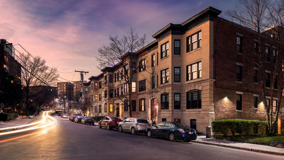 A Stylish Stay w/ a Queen Bed, Heated Floors.. #21, Norfolk