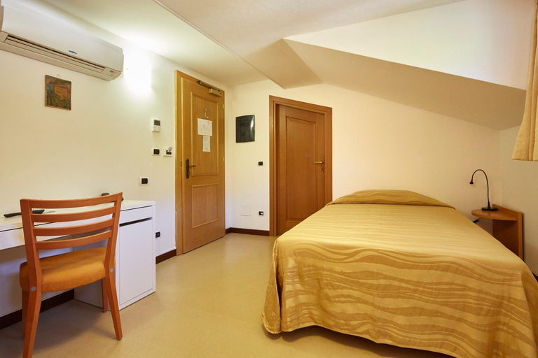 Bedroom 3, Hotel Villa Adriana, La Spezia