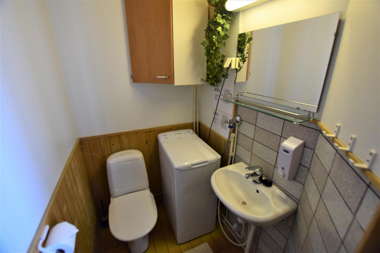 Bathroom 2, Pyhtaan Vuokramokit, Kymenlaakso