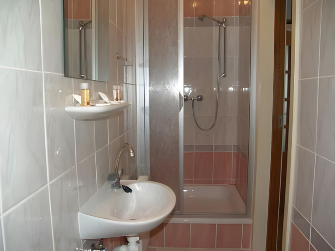 Bathroom 4, Butenas Hotel Tyla, Biržų