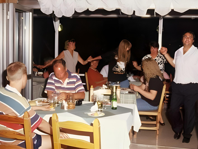 Food & Drinks 4, Sea Apartments, Larnaca