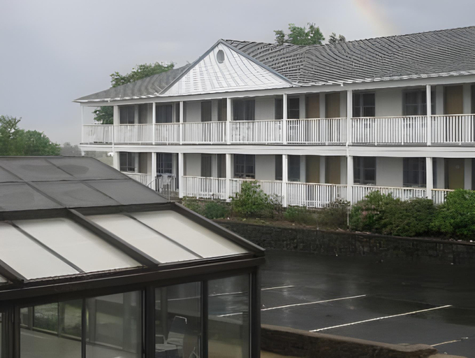 Exterior & Views 1, Mariner Resort, York