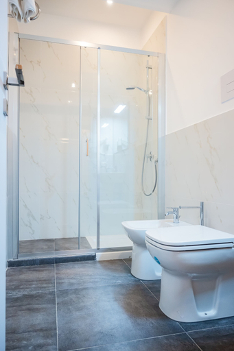 Bathroom 5, Palazzo Falcone Apartments, Palermo