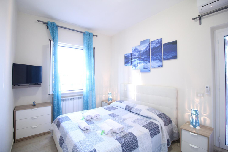 Bedroom 2, Anagnina Apartment, Rome