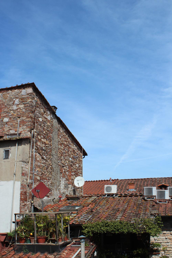John B .&B., Lucca