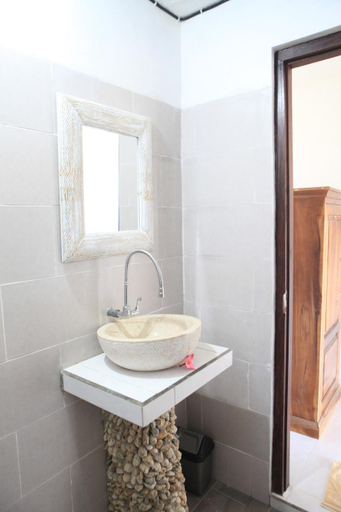 Bathroom 3, Dayuh House, Klungkung