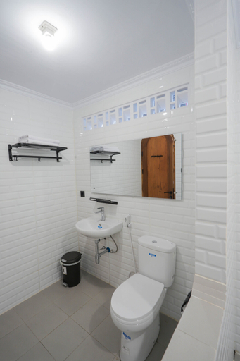 Bathroom 16