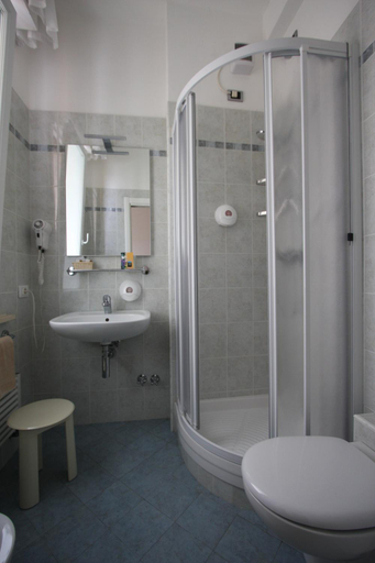 Bathroom 10