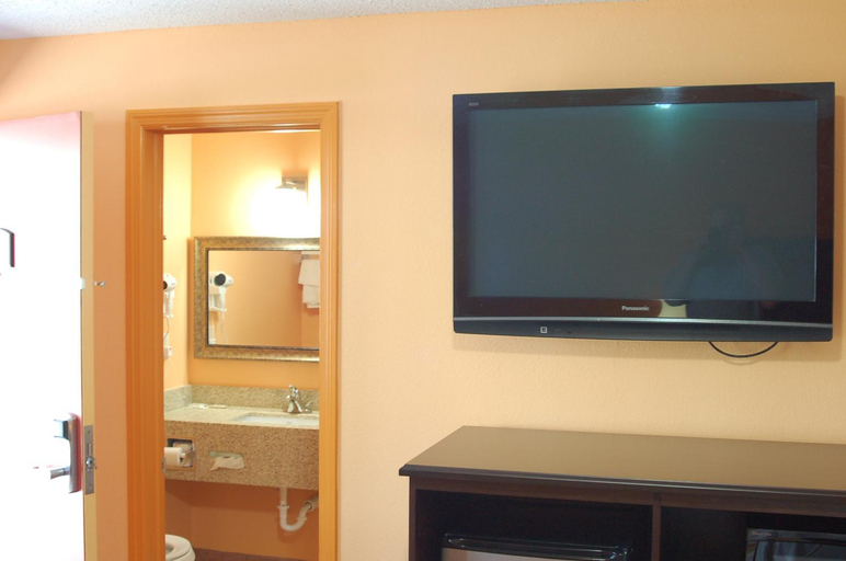 Others 5, Budgetel Inn, Saratoga