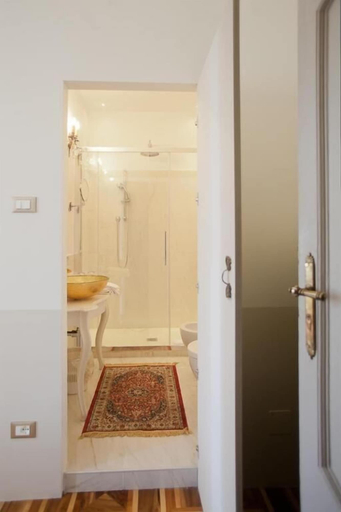 Bathroom 3, Piazza Venezia Le Camere, Trieste