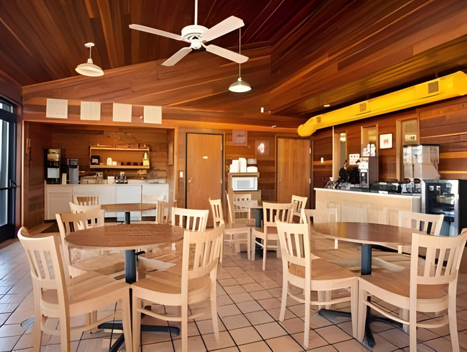 Food & Drinks 5, Days Inn by Wyndham Spearfish, Lawrence
