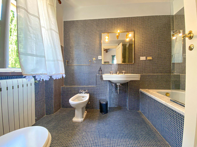 Bathroom, Casa Rondine, Pisa