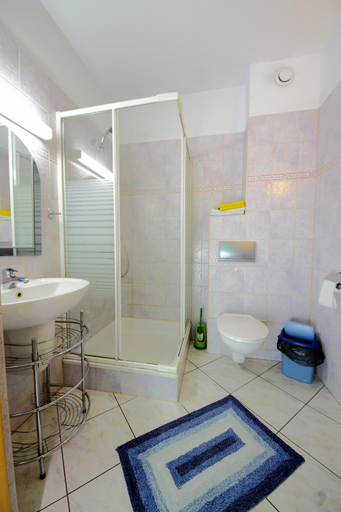 Bathroom 3, Restaurant & Guest House "Broadway", Goleniów