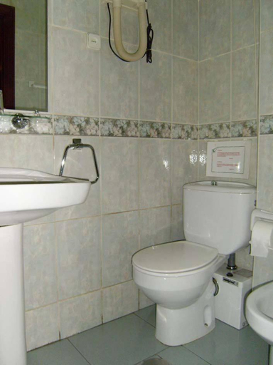 Bathroom 5, Hostal Suarez, Madrid