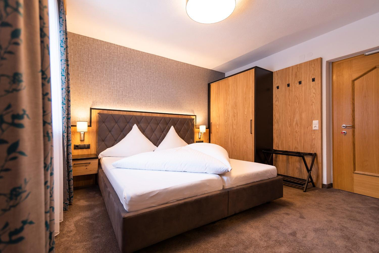 Bedroom 2, Hotel Garni Forsterheim, Landeck