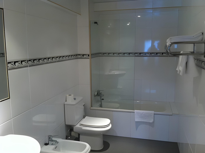 Bathroom 2, Hotel Almirante, A Coruña