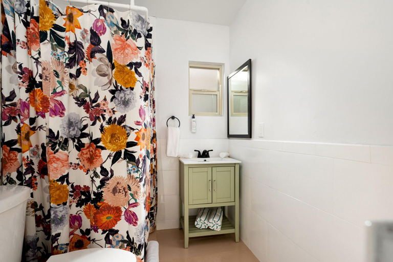 Bathroom 4, Fleur Noire Hotel, Riverside
