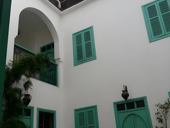 Exterior & Views