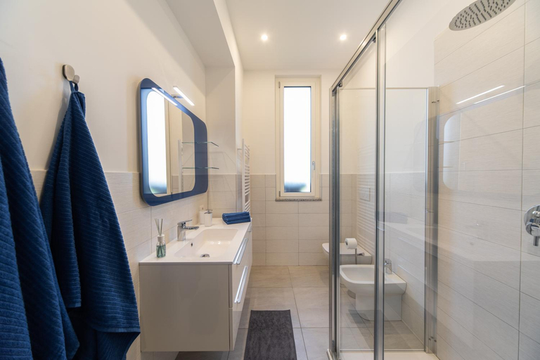 Bathroom 3, Lucy’s House, Milano