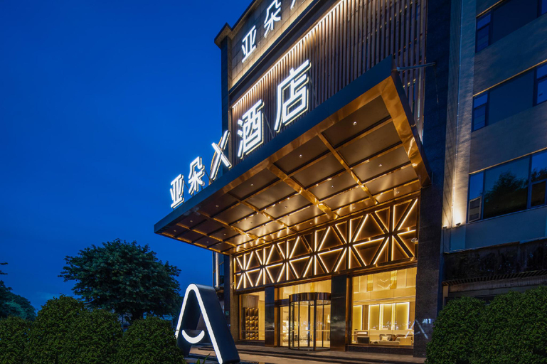 Exterior & Views