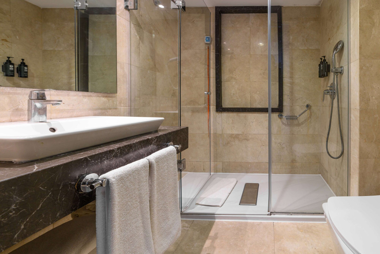 Bathroom 4, Ramada by Wyndham Istanbul Grand Bazaar, Fatih
