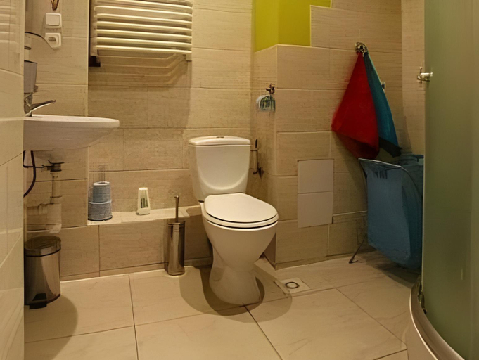 Bathroom 2, Babel Hostel, Dworzec PKP, Rynek, Środa Śląska