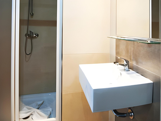 Bathroom 3, Plaza de la Luz Cadiz, Cádiz