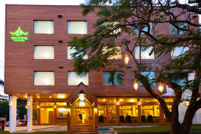 Exterior & Views