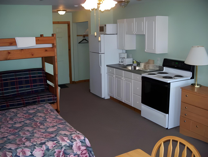 Others 3, Blue Sea Motor Inn, Barnstable