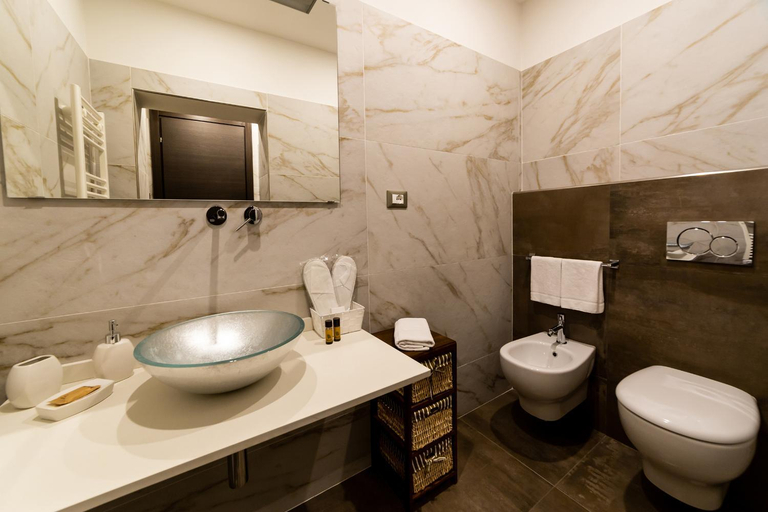Bathroom 2, Medici Soderini, Florence