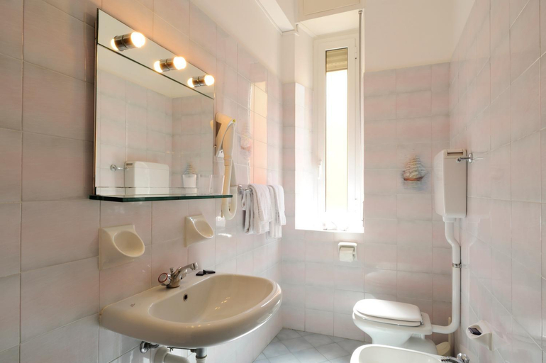 Bathroom 11