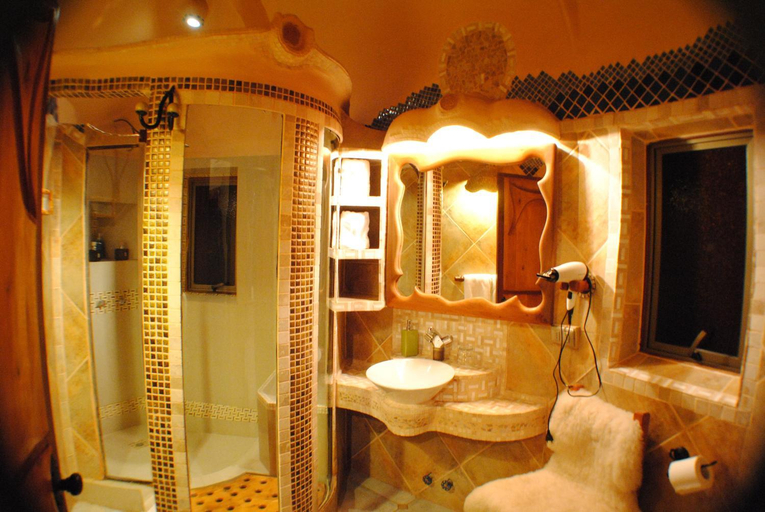 Bathroom, Cascada Lodge Cajon del Maipo, Cordillera