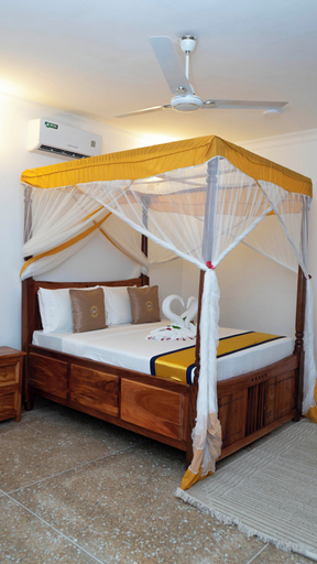Bedroom 3, Zamu Beach Hotel, Kati