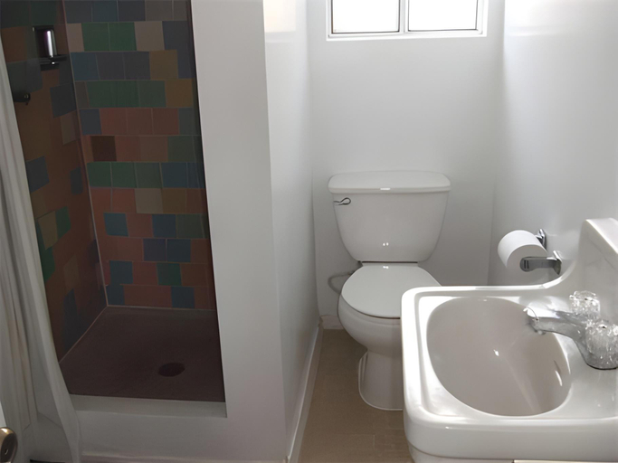 Bathroom 2, Mount-N-Lake Motel, Kern