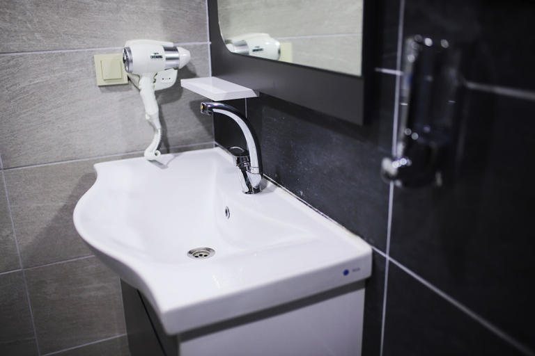 Bathroom 5, One Day Suit Hotel, Bakırköy