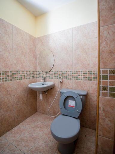 Bathroom 16
